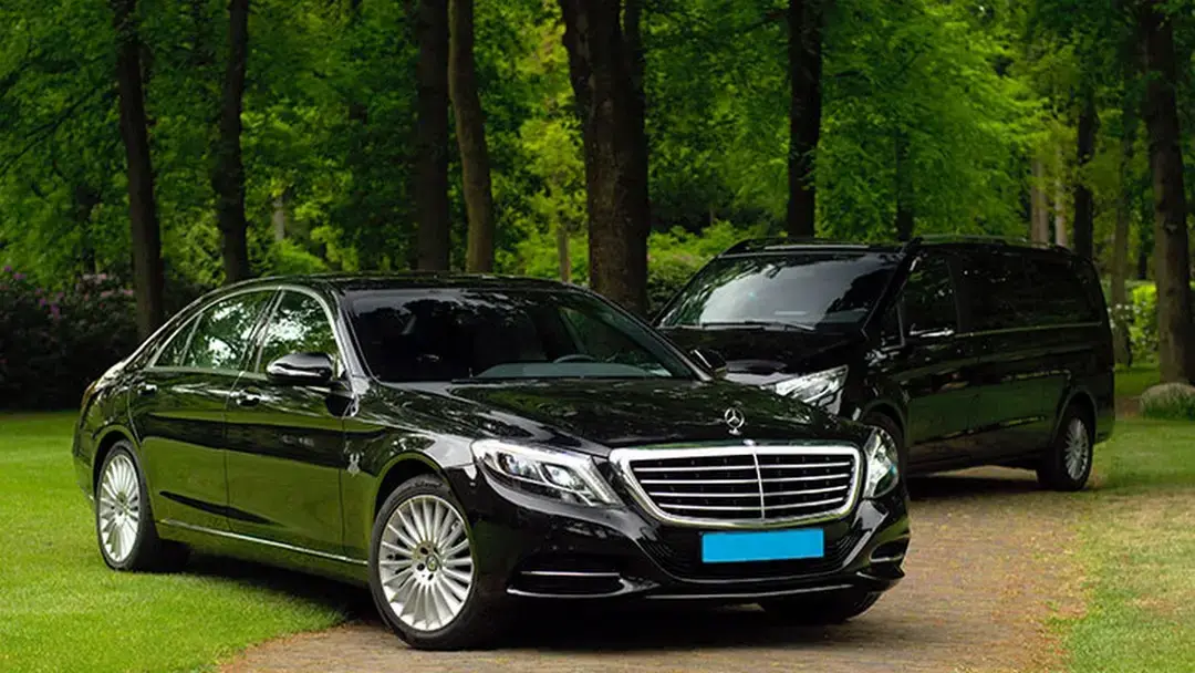 Luxe Mercedes taxi en taxibus van Taxi Centrale Oisterwijk