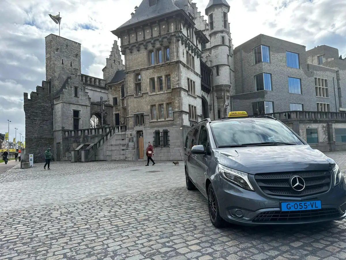 Mercedes Vito taxibus voor een avondje uit in Oisterwijk